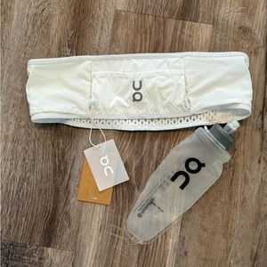 NWT On Running Ultra Belt with Water Bottle